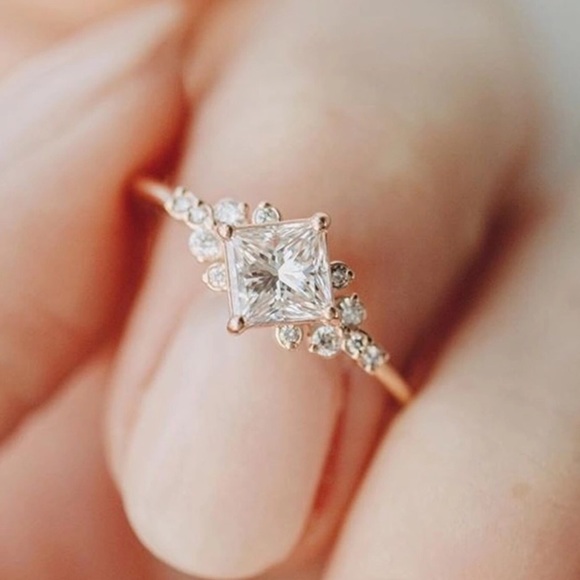 18K Gold Filled White Sapphire Lady’s Fashion Ring - Picture 2 of 6